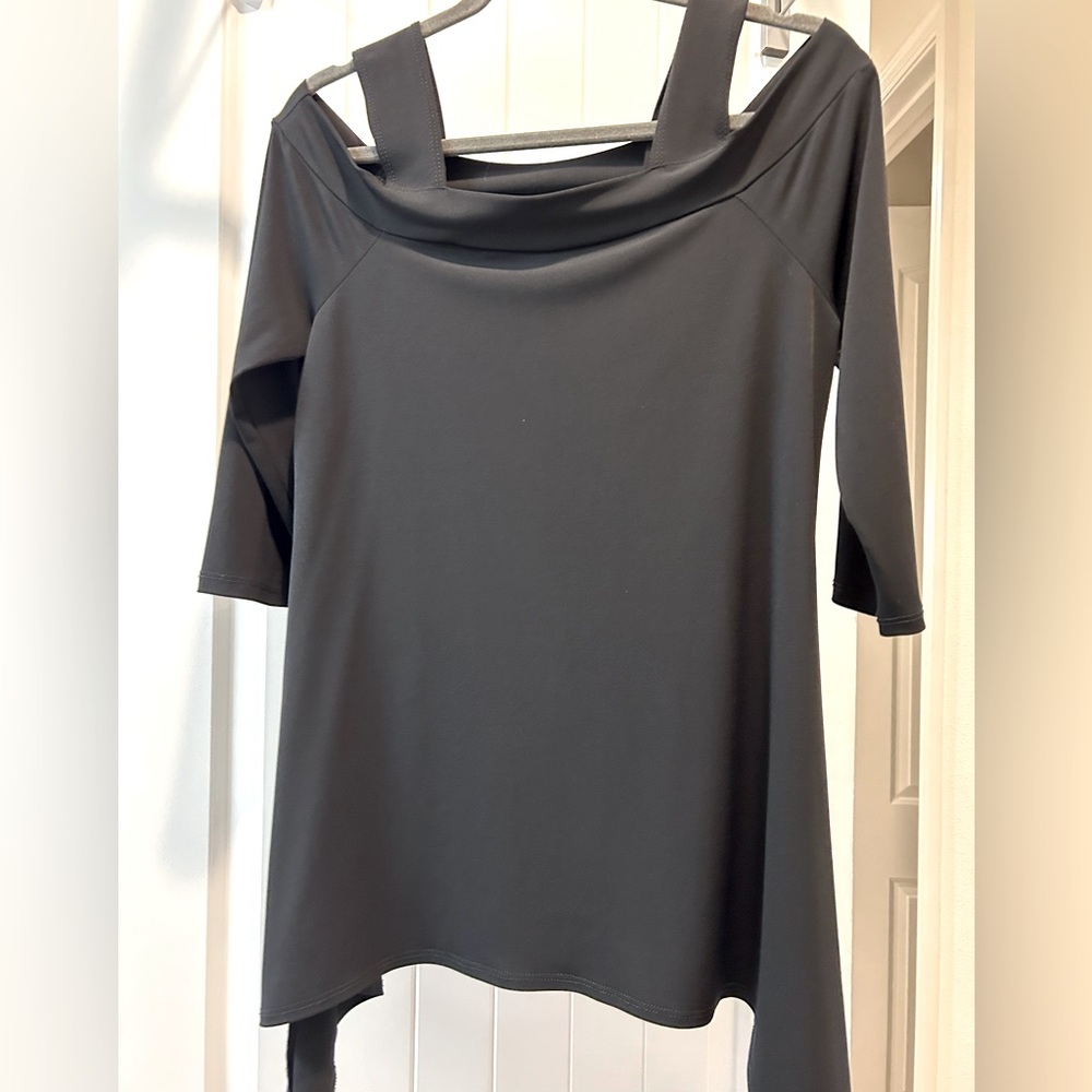 Clara SunWoo Black Cold Shoulder Tunic Handkerchief Hem 3/4 sleeves size Small